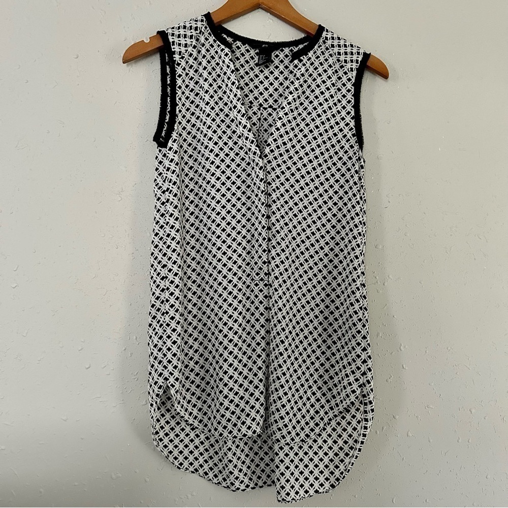 🦋 H&M Black White Sleeveless Blouse Size 2
